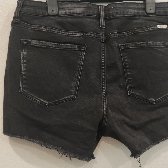 KanCan Black High-Waisted Jean Shorts with Frayed Hem - Picture 5 of 9